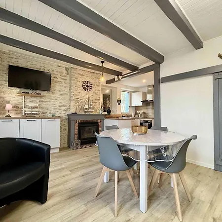 Semesterbostad Charmante Maison Renovee Avec Cour-wifi Gratuit, 2 Chambres, Proche Commerces, - Fr-1-246a-287