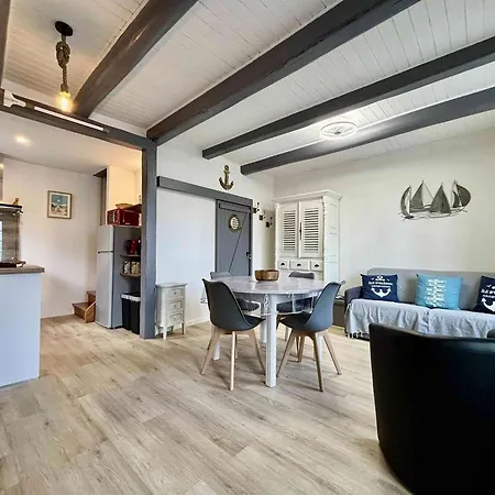 Semesterbostad Charmante Maison Renovee Avec Cour-wifi Gratuit, 2 Chambres, Proche Commerces, - Fr-1-246a-287 Saint-Georges-d'Oleron