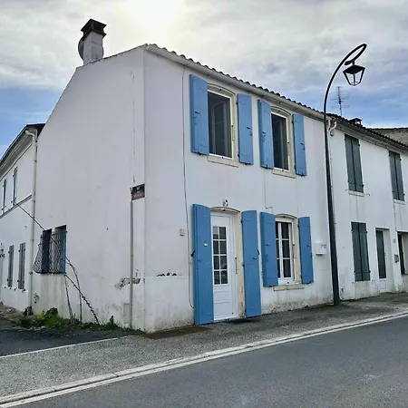 Charmante Maison Renovee Avec Cour-wifi Gratuit, 2 Chambres, Proche Commerces, - Fr-1-246a-287 Semesterbostad